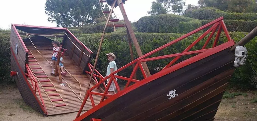 barco pirata en el laberinto de Las Toninas