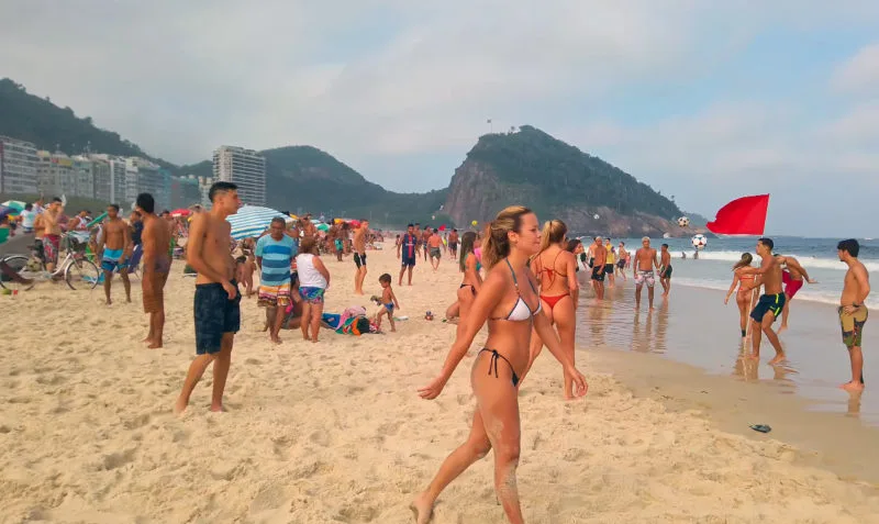 fútbol y mujeres bellas en Brasil